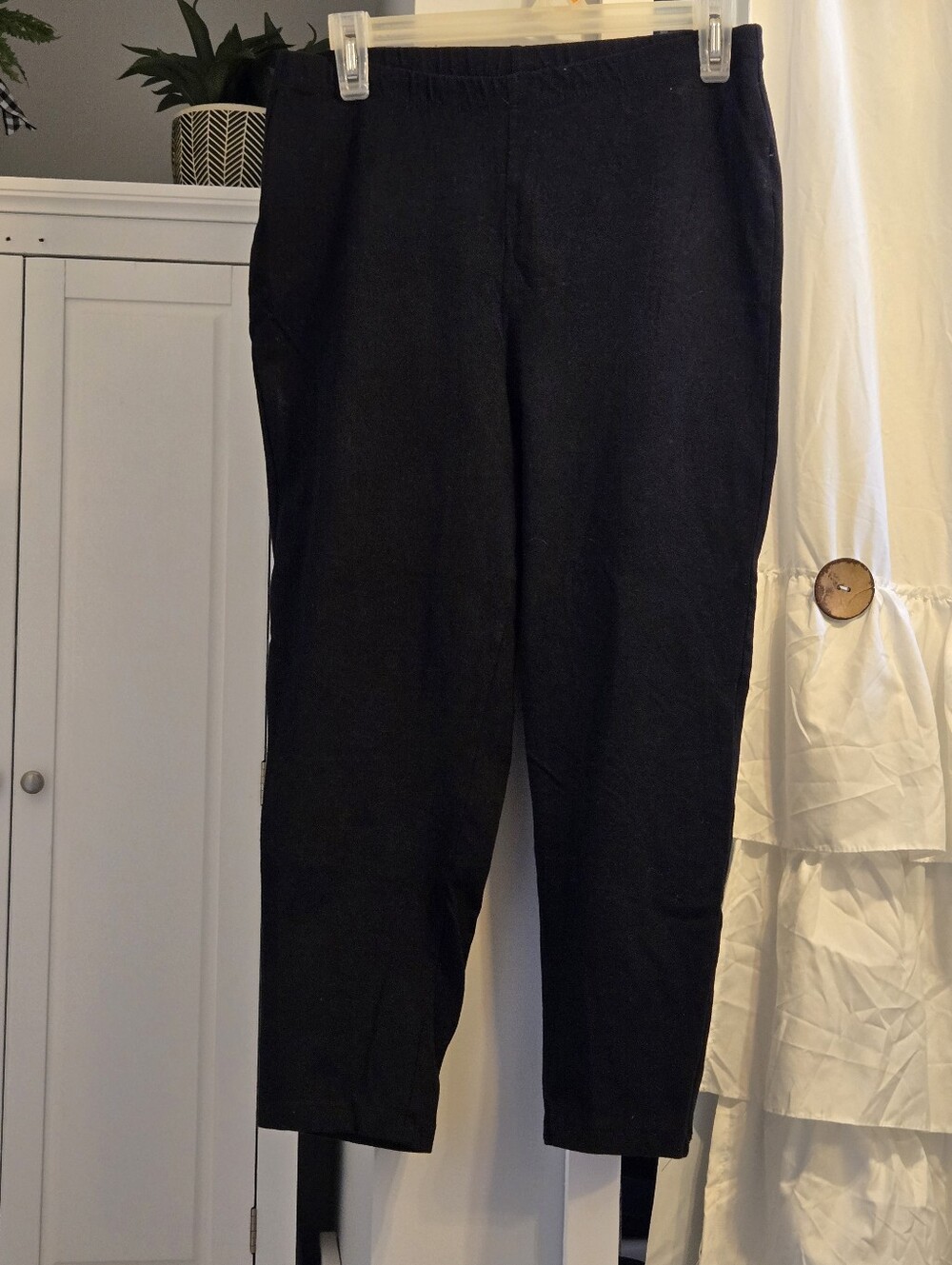 Zenana Outfitters Black Knit Slim Capri Pants